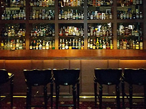 MEMBERS   MAIN BAR BUBINGA